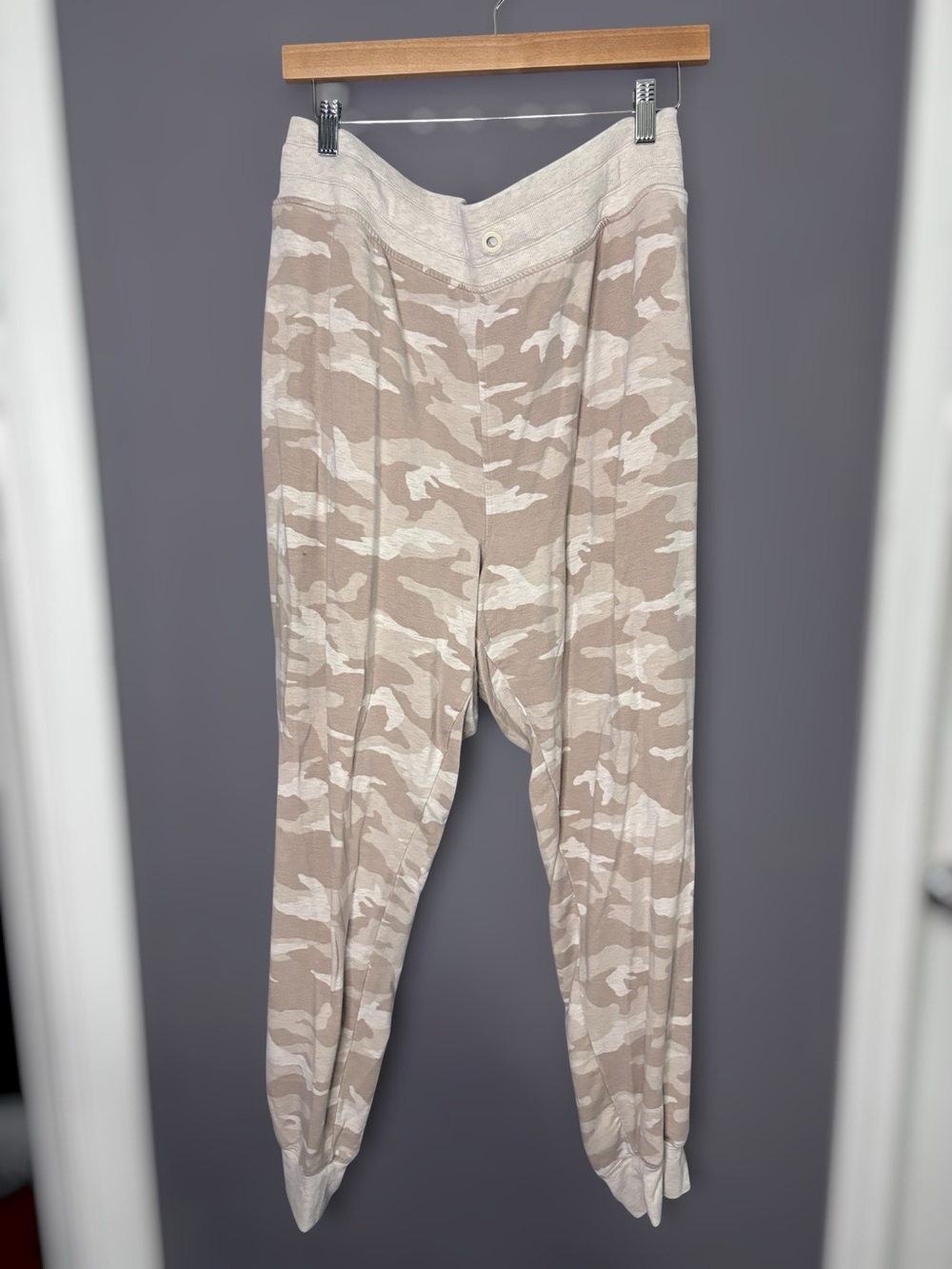 Athleta Balance Beige Cream Camo Printed Joggers 3X